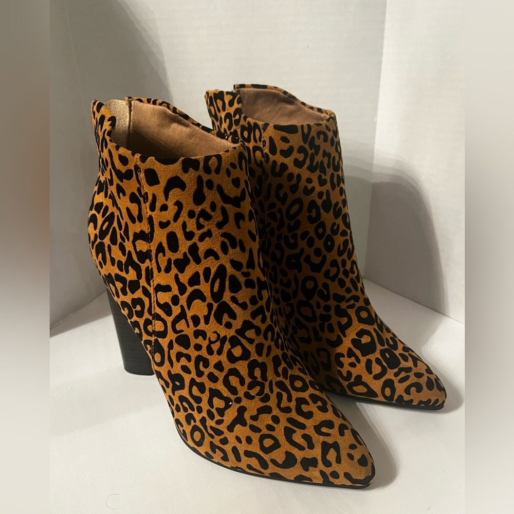Qupid Women’s Leopard Boots Sz 9. NEVER WORN